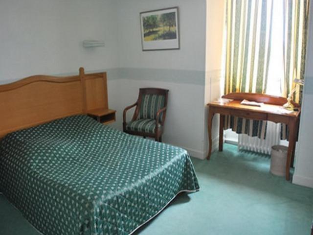 Logis Hotel & Restaurant - Le Normandie Caudebec-en-Caux Room photo