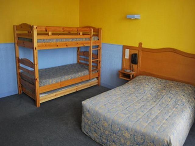 Logis Hotel & Restaurant - Le Normandie Caudebec-en-Caux Room photo