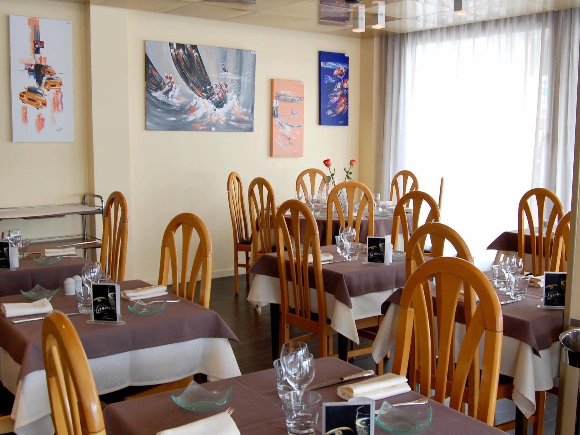 Logis Hotel & Restaurant - Le Normandie Caudebec-en-Caux Exterior photo
